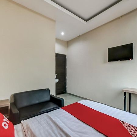 Oyo 90986 Hotel Srikandi Adisucipto Kalasan Extérieur photo