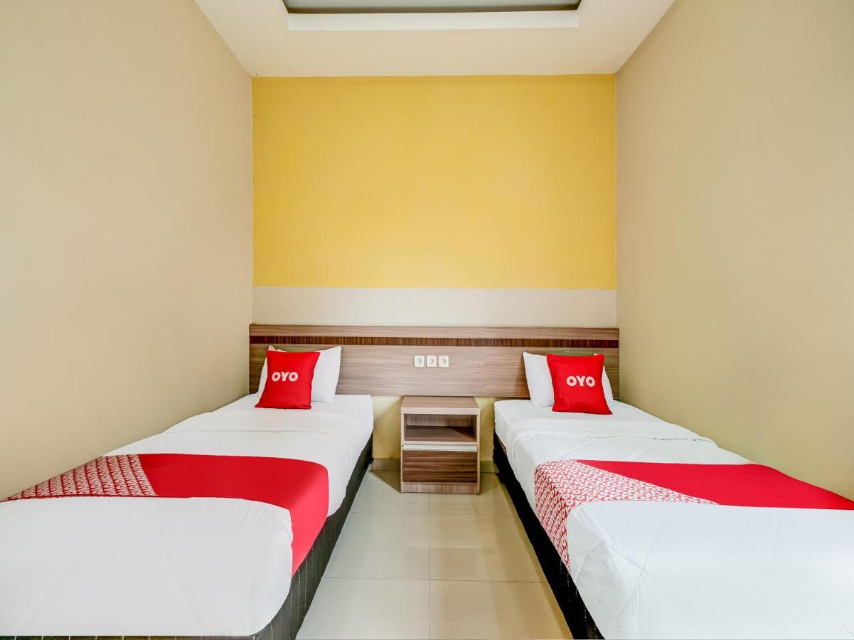 Oyo 90986 Hotel Srikandi Adisucipto Kalasan Extérieur photo