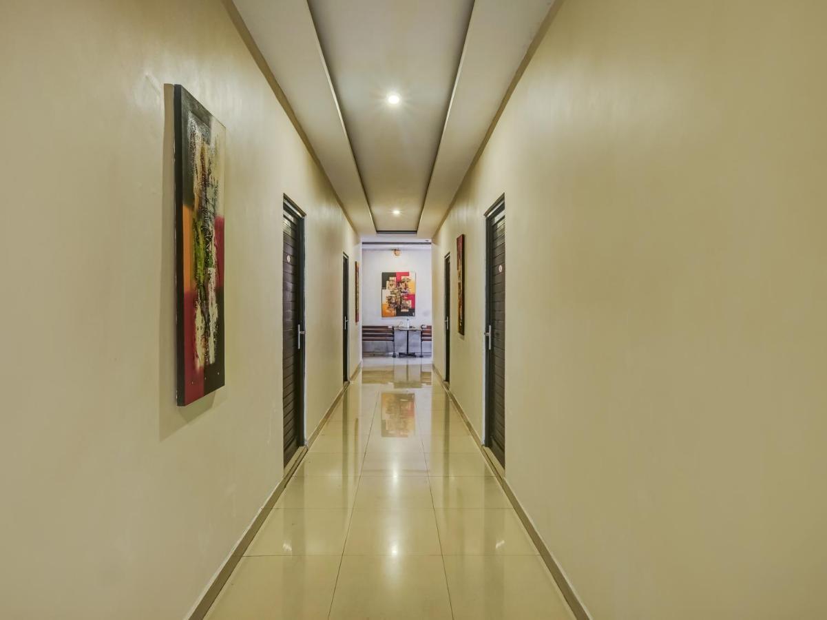 Oyo 90986 Hotel Srikandi Adisucipto Kalasan Extérieur photo
