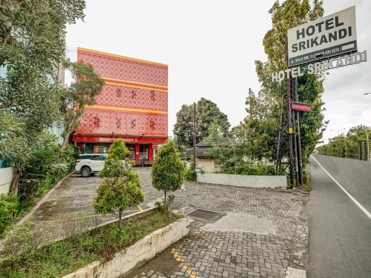 Oyo 90986 Hotel Srikandi Adisucipto Kalasan Extérieur photo