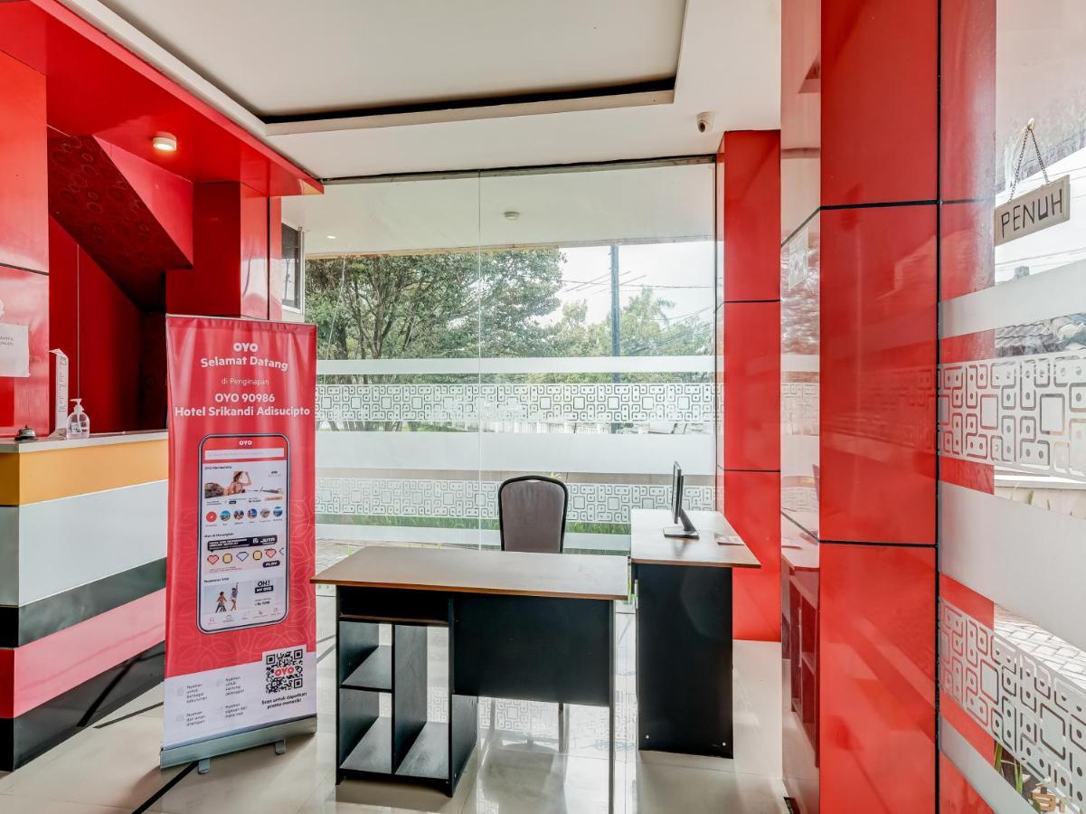 Oyo 90986 Hotel Srikandi Adisucipto Kalasan Extérieur photo