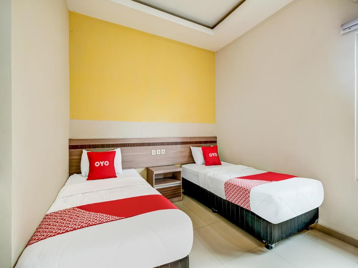 Oyo 90986 Hotel Srikandi Adisucipto Kalasan Extérieur photo