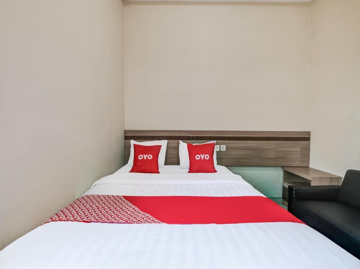 Oyo 90986 Hotel Srikandi Adisucipto Kalasan Extérieur photo