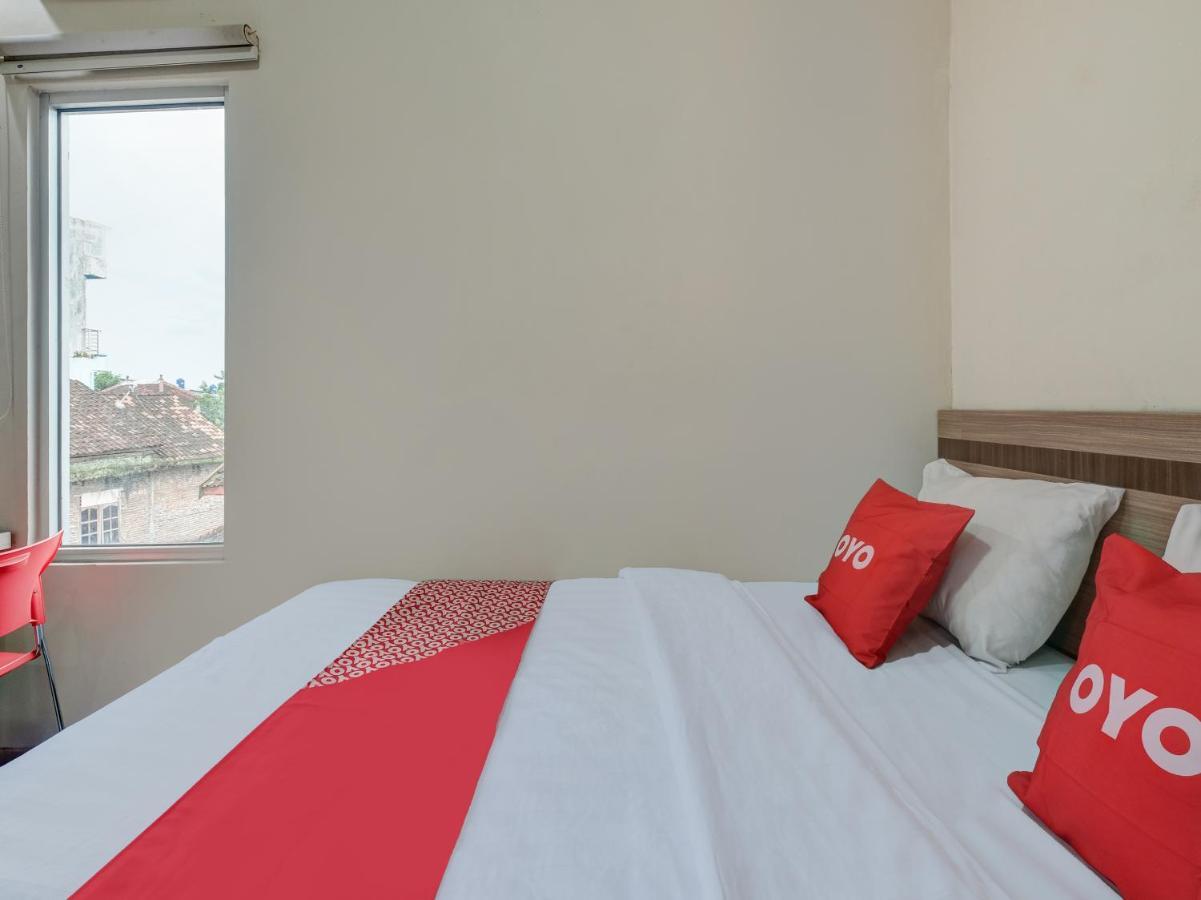 Oyo 90986 Hotel Srikandi Adisucipto Kalasan Extérieur photo