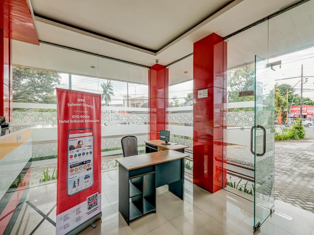 Oyo 90986 Hotel Srikandi Adisucipto Kalasan Extérieur photo