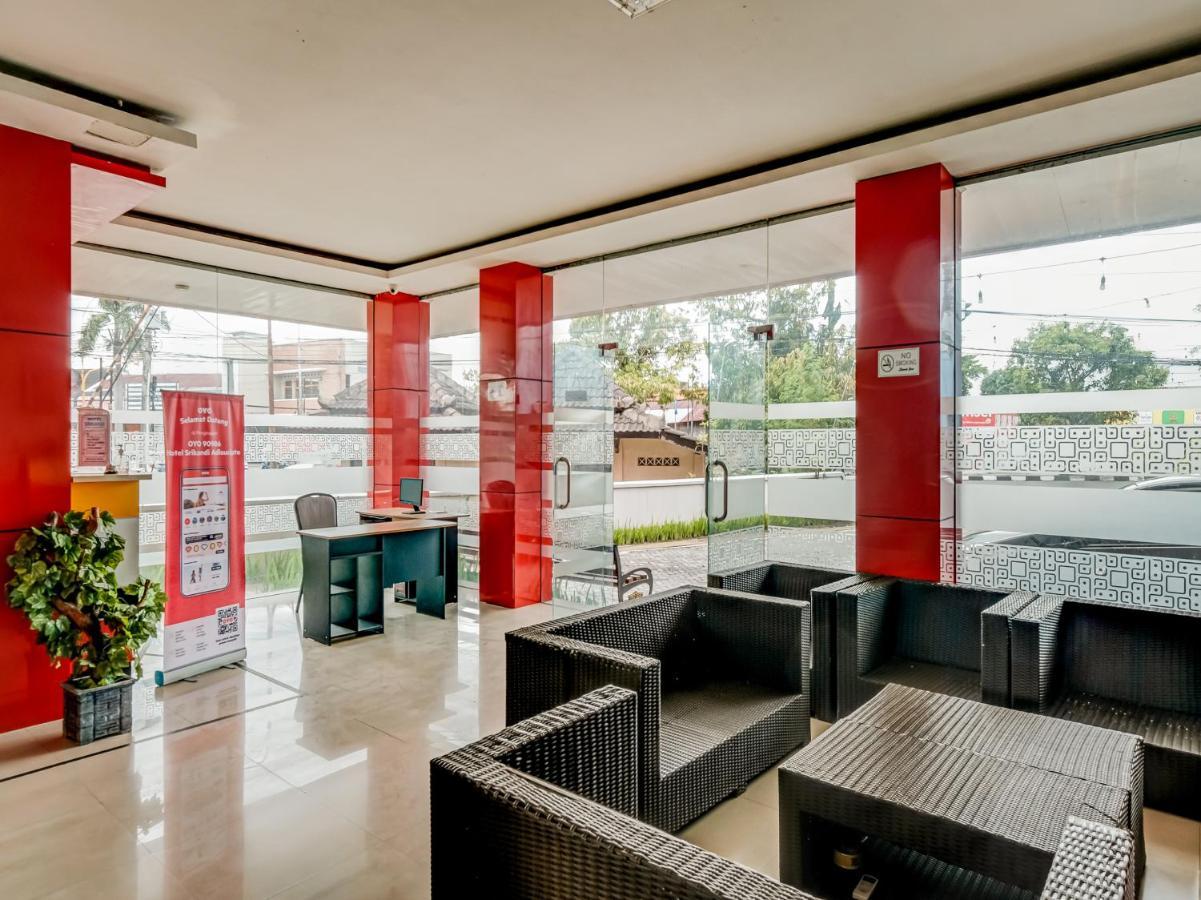 Oyo 90986 Hotel Srikandi Adisucipto Kalasan Extérieur photo